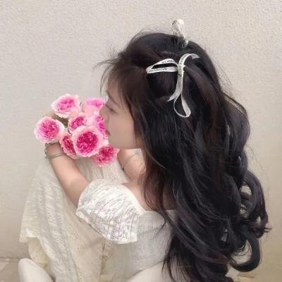 一线女星又出大瓜：新恋情浮出水面，工作室紧急辟谣，深夜